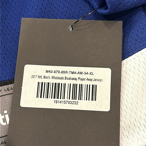 NWT Toronto Maple Leafs Jersey Matthews - Picture 5 of 11